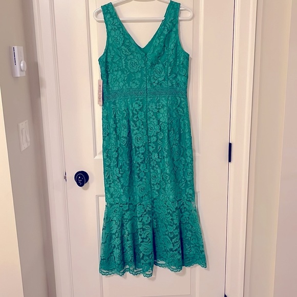 💚Green Lace Dress💚 - Picture 4 of 6